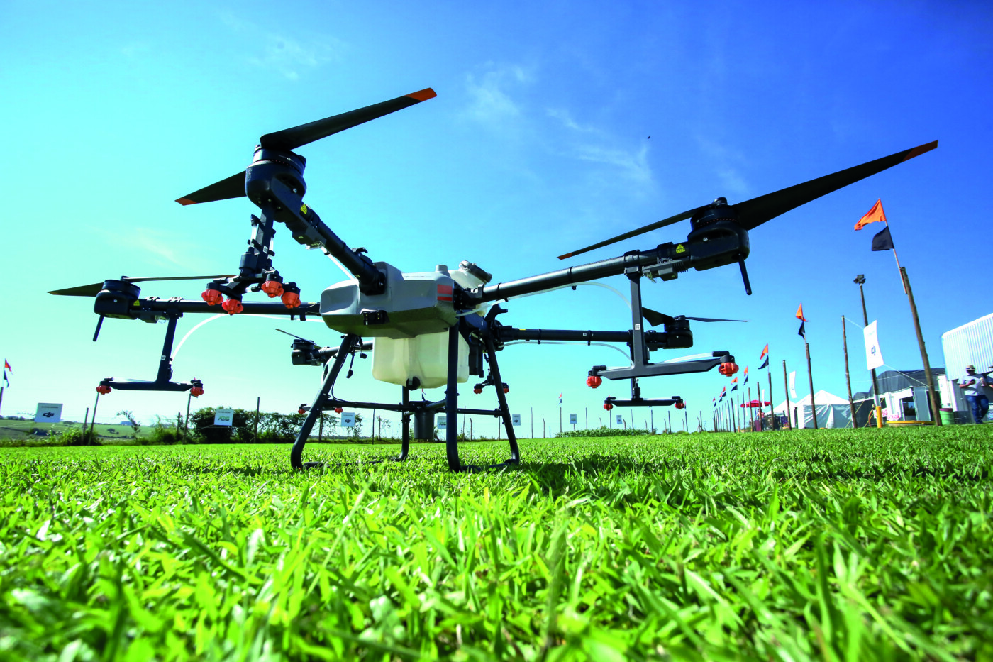 USO DOS DRONES E PULVERIZACAO: Abelhas, Monitoramento e a Construção de uma Agricultura Sustentável